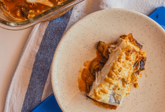 Bacalao Gratinado con Muselina de Ajo y pisto